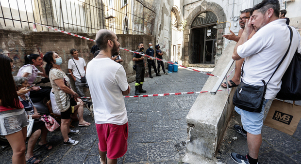 Napoli, crollo al corso Vittorio Emanuele: cede solaio, sgomberate 15 famiglie