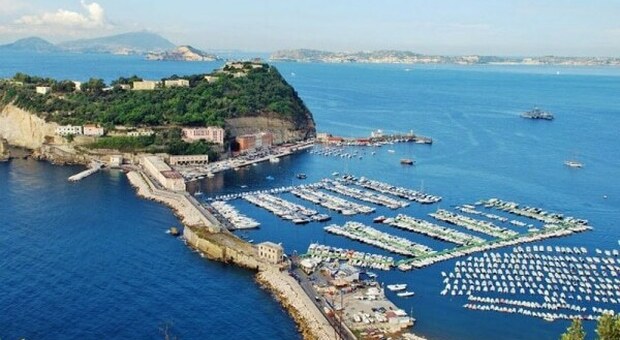 Napoli, Nisida diventa isola pedonale: varco telematico per l'accesso