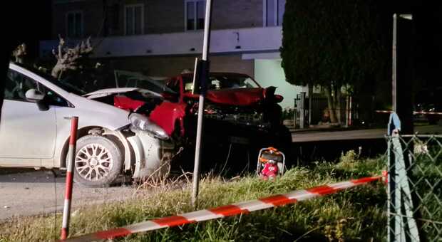 Fermo, incidente sulla provinciale Girola: carambola con 4 auto, morta una donna