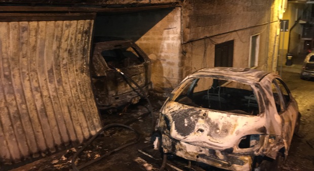 Castellabate, auto in fiamme nella notte Attimi di paura nel centro abitato