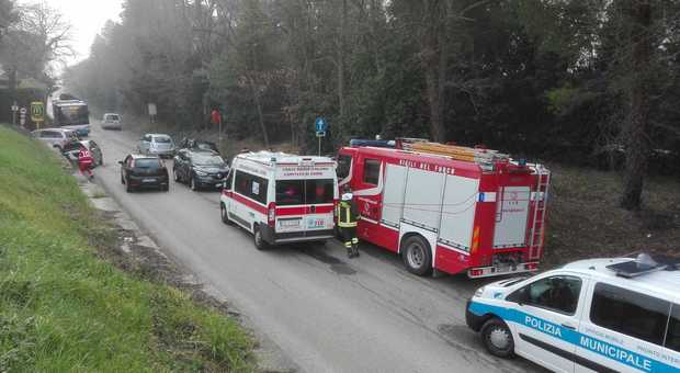 Osimo, carambola tra cinque auto: un uomo all'ospedale e traffico in tilt