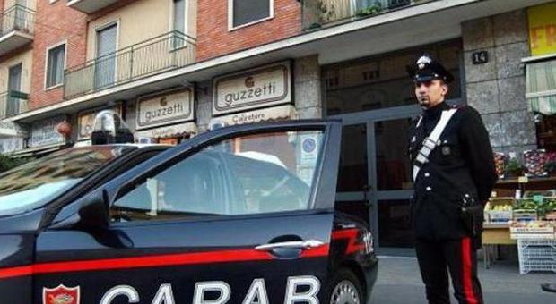 Milano, freddato in auto nel parcheggio del centro commerciale: ucciso un sessantenne