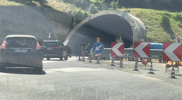 Abruzzo, incidente tra quattro auto in autostrada: un ferito grave
