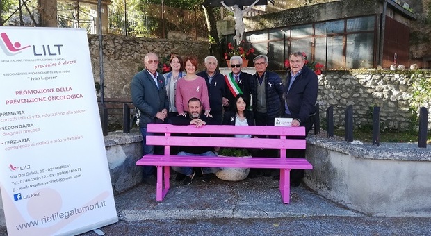 Ottobre rosa, Fiamignano ha inaugurato la tredicesima panchina rosa del Reatino