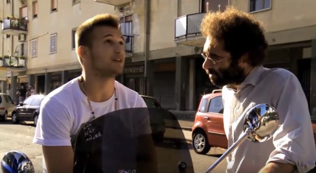 «Normale girare senza assicurazione», arrestato ragazzo del video cult a Napoli
