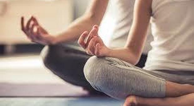 Lo yoga rinforza il sistema immunitario e riduce le infiammazioni