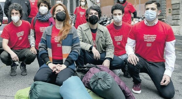 Lockdown, violate le misure: dalla zona rossa a Roma sit-in pericoloso dellle Sardine