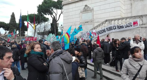 Roma, niente salario accessorio negli stipendi dei dipendenti. I sindacati: sciopero generale il 27