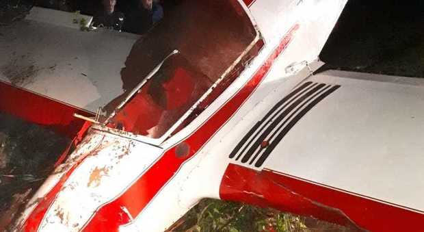 Nettuno, perde il controllo dell'ultraleggero e viene sbalzato fuori: morto pilota 77enne