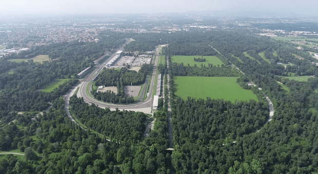 Una vista aerea dell'Autodromo di Monza, il circuito brianzolo è all’interno del Parco di Monza, la più grande area verde cintata d’Europa