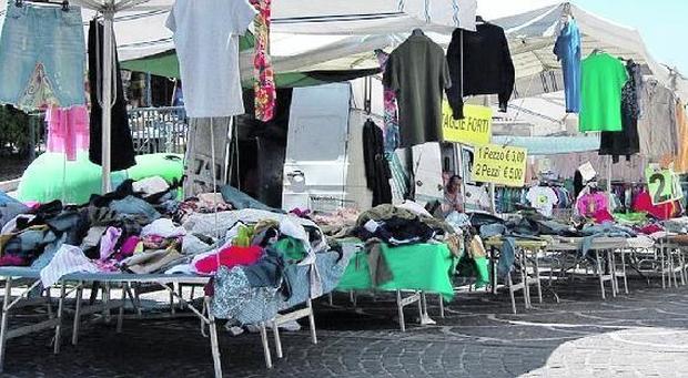 Il Comune: «Impossibile spostare il mercato dal Sacrario»
