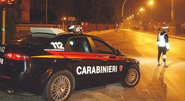 Crea problemi alla mensa Caritas e si scaglia contro i carabinieri: denunciato