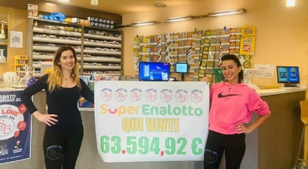 Superenalotto, sfiora il 6 da record: per un numero manca il jackpot da 371 milioni e porta a casa "solo" 63mila euro