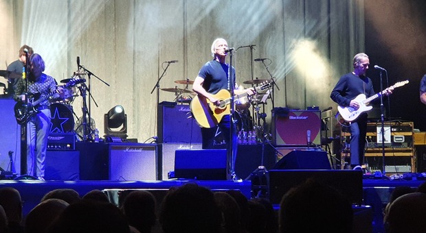 Paul Weller in concerto a Jesolo : jeans, maglietta e due ore di spettacolo travolgente