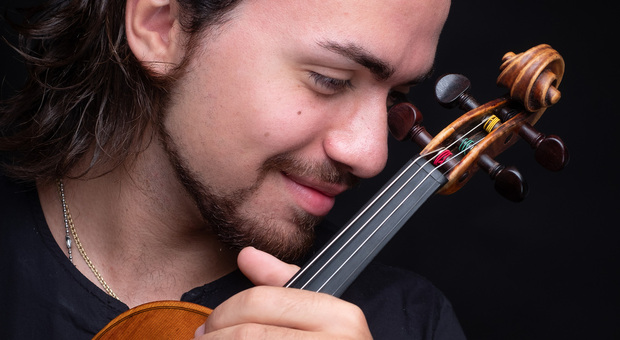 Gibboni vincitore del Premio Paganini 2021 sul palco del Mugellini festival: «Il violino nel mio destino»