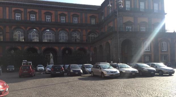 «Piazza Trieste e Trento, orribile area di parcheggio»
