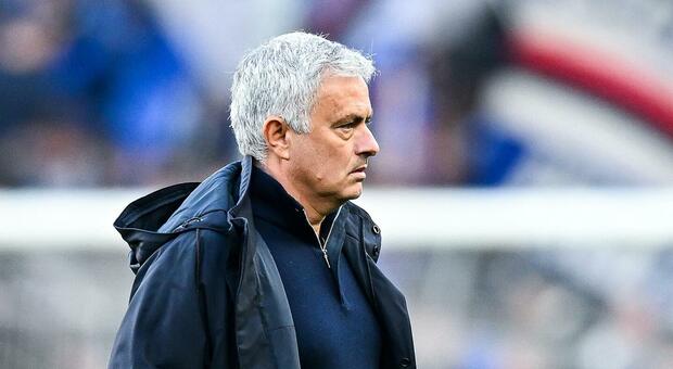 Mourinho esonerato dalla Roma: «Serve un cambiamento immediato, presto il nuovo allenatore»