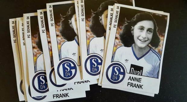 Germania, vergogna anche a Dusseldorf: adesivi di Anna Frank con la maglia dello Shalke 04