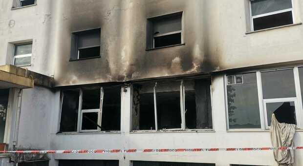Incendio all'Henry Hotel di Frosinone, i quattro minori denunciati: «Volevamo riscaldarci»