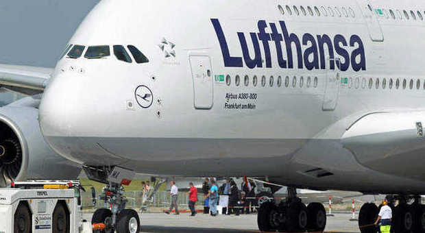 Lufthansa, sciopero dei piloti, la compagnia cancella duecento voli
