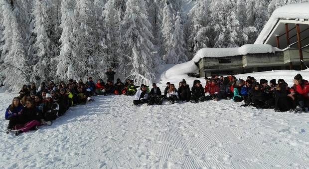 Liceali del Savoia Benincasa sulla neve «Oggi passeggiata, domani in pista»