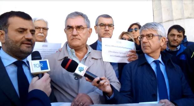 Giornalisti, la Puglia dice no alle minacce del Governo: il flashmob a Bari