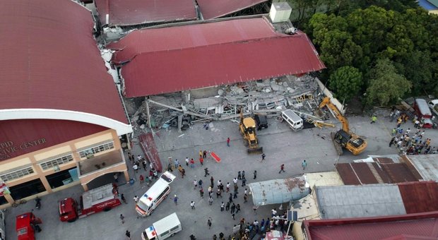 Terremoto nelle Filippine, scossa di magnitudo 6,3: 11 morti. «Grida di aiuto dalle macerie»