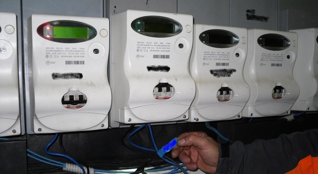 Corrente elettrica rubata alla rete pubblica: gruppo di case sotto inchiesta