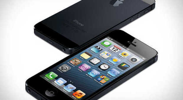 Apple cambia la batteria degli iPhone 5: ecco come richiederne la sostituzione