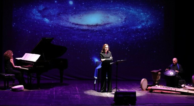 Roma, Maria Rosaria Omaggio al Teatro Vittoria con "Casa pianeta Terra"