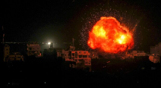 Wp: «Ok di Biden a 25 F-35 e bombe a Israele». Siria, bombardamento nella notte: oltre 38 morti