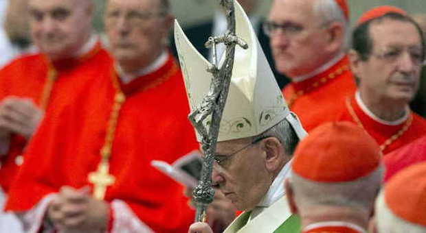 Il Papa apre il Sinodo: «Non è una gara a chi è più intelligente»