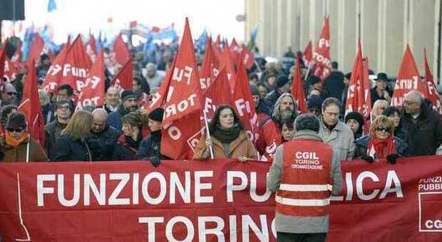 Manifestazione dei sindacati a Torino
