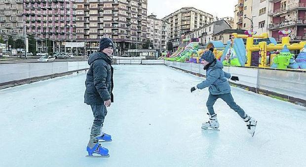 Il Comune di Avellino cade sulla pista di pattinaggio: «Non erano consentite»