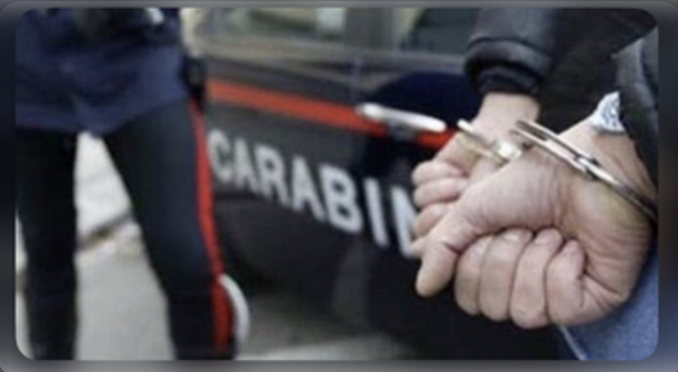 Bimbo di 10 anni in auto con il pusher consegna la cocaina ai carabinieri