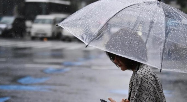 Meteo, con Circe l'Italia apre l'ombrello: piogge e temporali, assaggi d'autunno. «Temperature a picco»