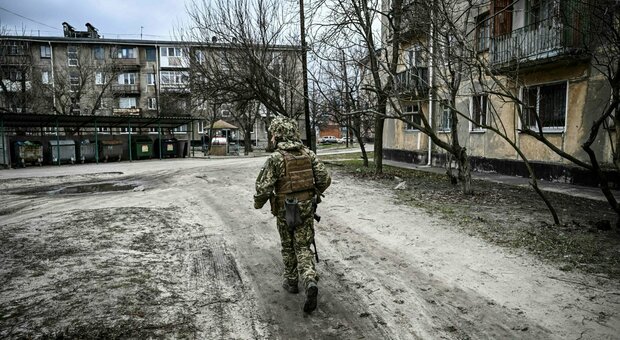 L'Ucraina impone la legge marziale: cosa significa e cosa succede ora