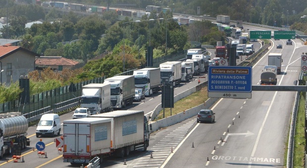 Lavori nelle gallerie: chiuso per 4 notti il tratto maledetto dell'autostrada A14 nel sud delle Marche