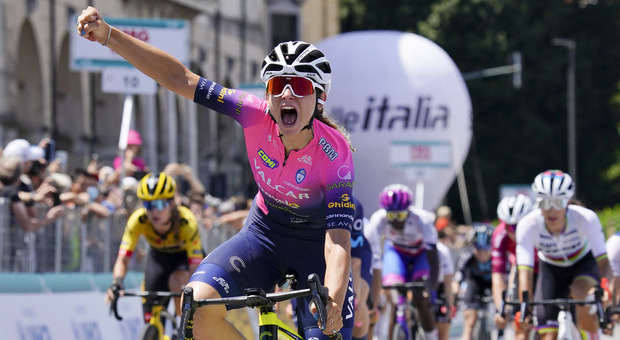 Giro Donne 2022, Van Vleuten trionfa per la terza volta