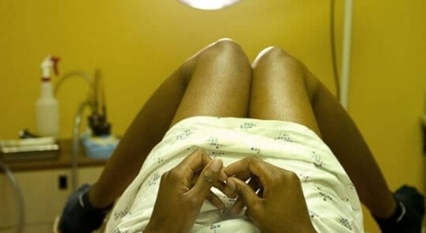Tragico scambio d'identità in ospedale, medico pratica l'aborto sulla donna sbagliata