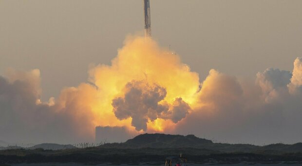 Starship fallisce la missione, la navicella SpaceX si distrugge al rientro in atmosfera