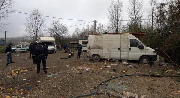 Violenta sparatoria tra nomadi: furgone scarica davanti all'ospedale un cadavere e un ferito grave