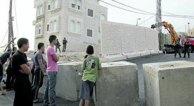 Gerusalemme, ancora sangue nelle strade. ​Israele isola il quartiere arabo con un muro