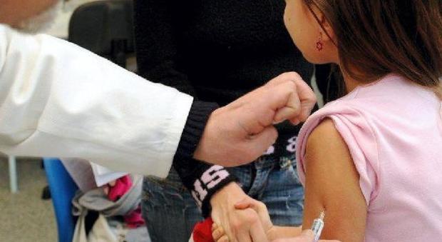 Vaccinazioni sotto la soglia di sicurezza: allarme morbillo, polio ed epatite