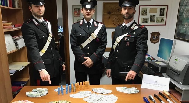 I carabinieri di Venezia con la refurtiva e gli arnesi da scasso sequestrati