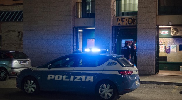 Perugia, diciottenne violentata sotto la minaccia di un coltello: presi tre giovani