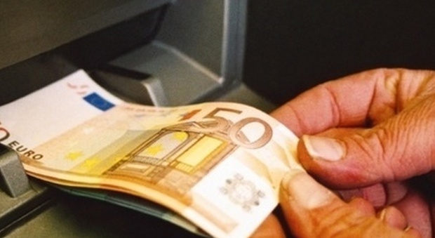 Dipendente banca ruba 2,5 ml euro a clienti per fare shopping di lusso