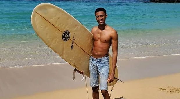 Posta la foto in spiaggia durante il lockdown: arrestato un 23enne