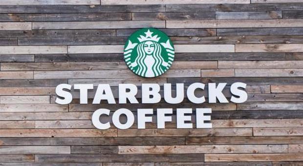 Razzismo, anche Starbucks si unisce al boicottaggio di Facebook: «Noi, contro l'odio»