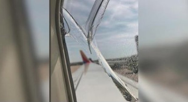 Southwest Airlines, esplode un altro finestrino: atterraggio d'emergenza